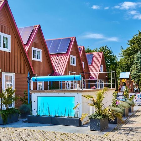Kompleks Wypoczynkowy Pomerania Z Podgrzewanym Basenem 30 Metrow Do Morza Rewal Exterior photo