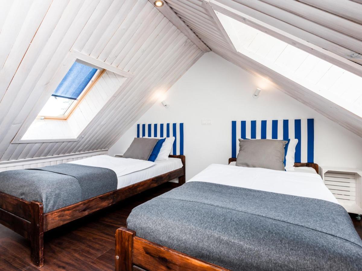 Kompleks Wypoczynkowy Pomerania Z Podgrzewanym Basenem 30 Metrow Do Morza Rewal Room photo
