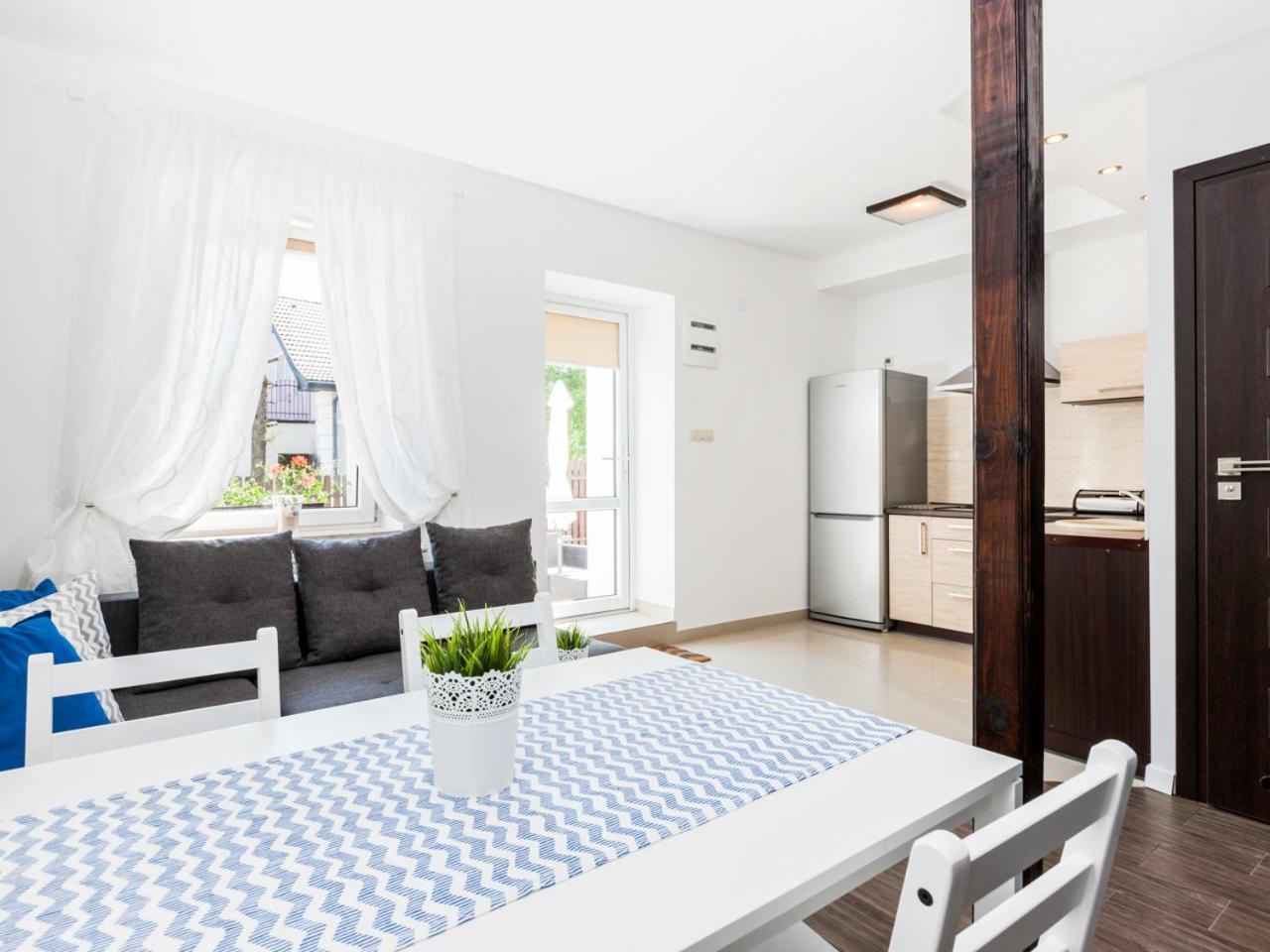 Kompleks Wypoczynkowy Pomerania Z Podgrzewanym Basenem 30 Metrow Do Morza Rewal Room photo